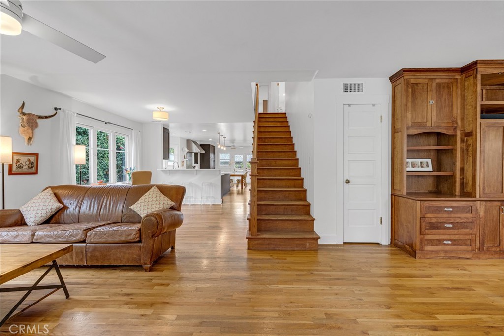 464 W 8th Street