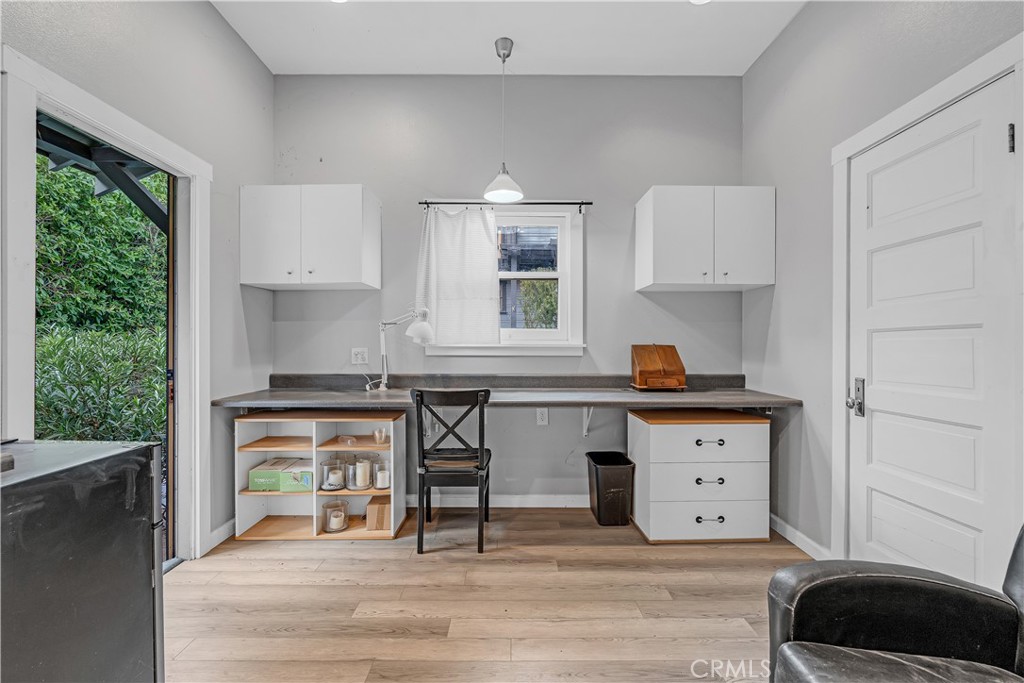 464 W 8th Street