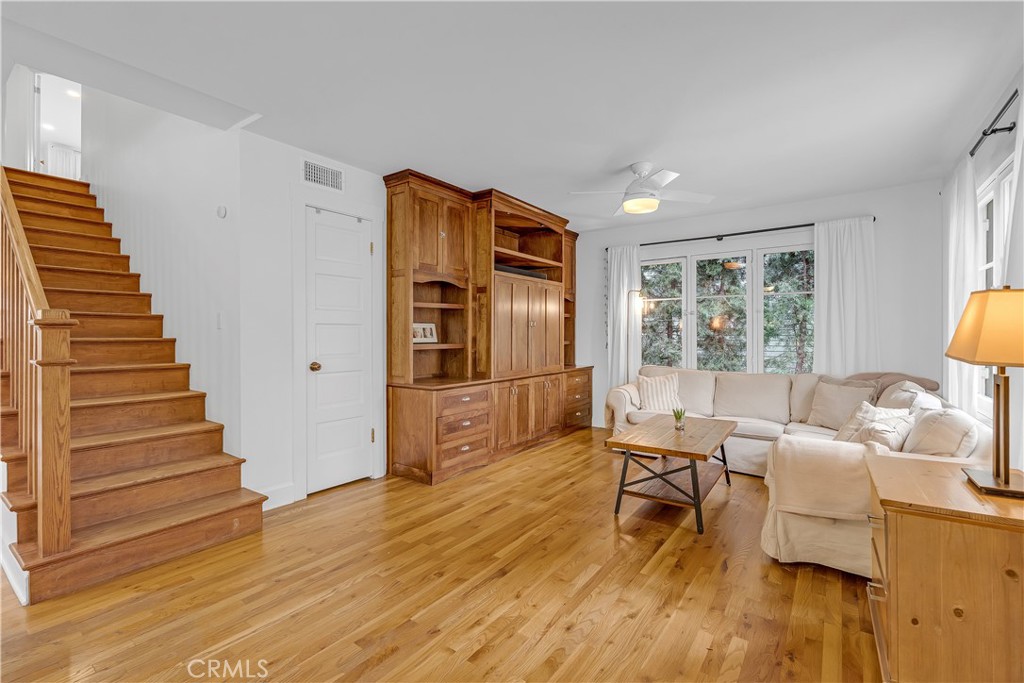 464 W 8th Street