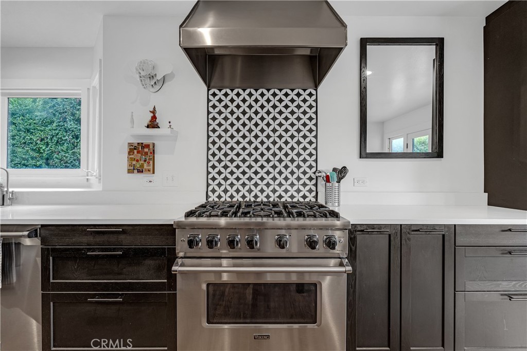 464 W 8th Street