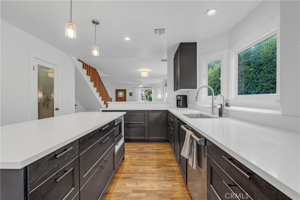 464 W 8th Street