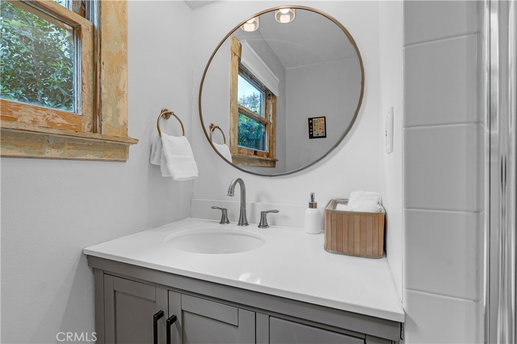 464 W 8th Street