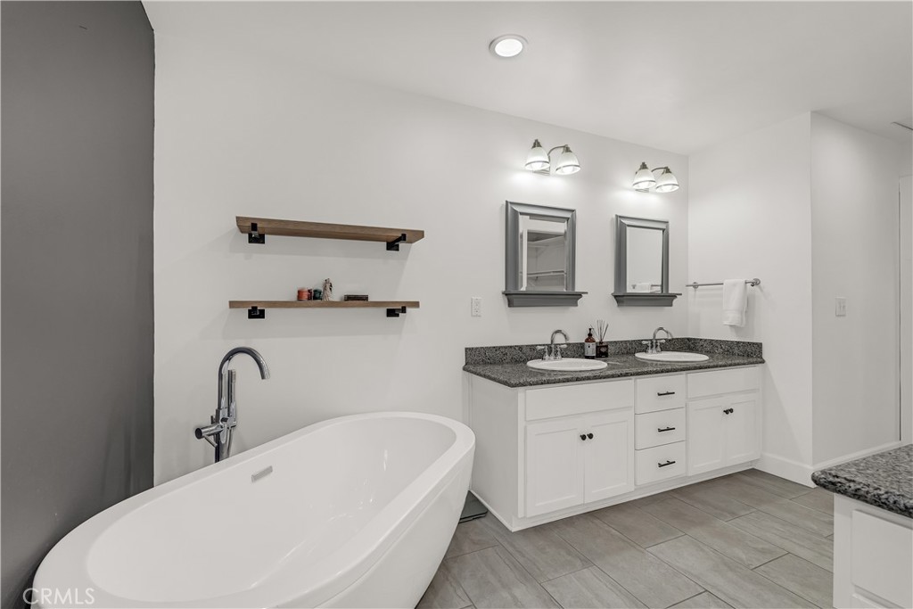 464 W 8th Street