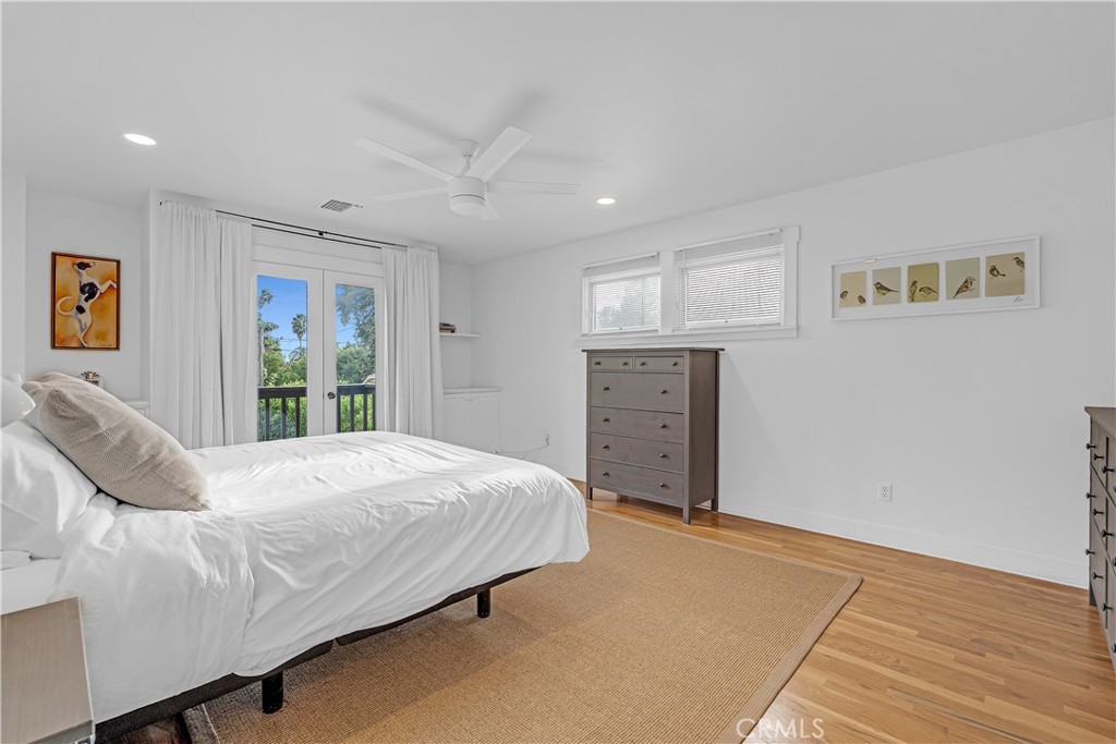464 W 8th Street