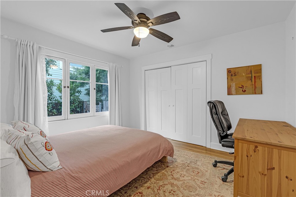 464 W 8th Street