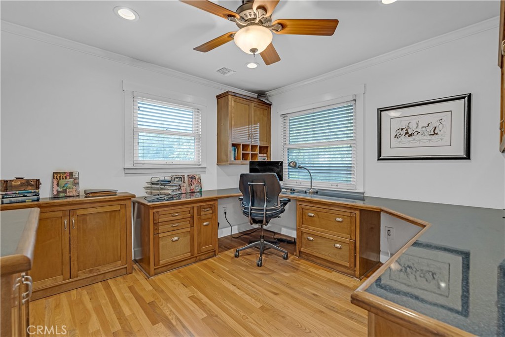 464 W 8th Street