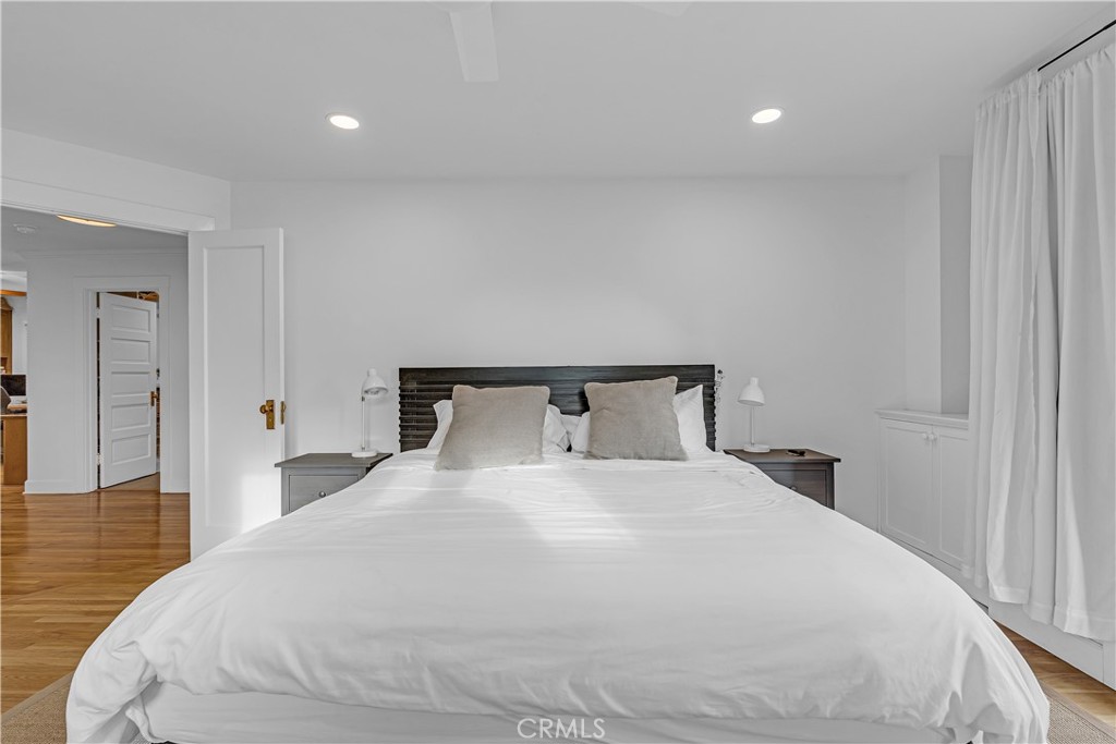 464 W 8th Street
