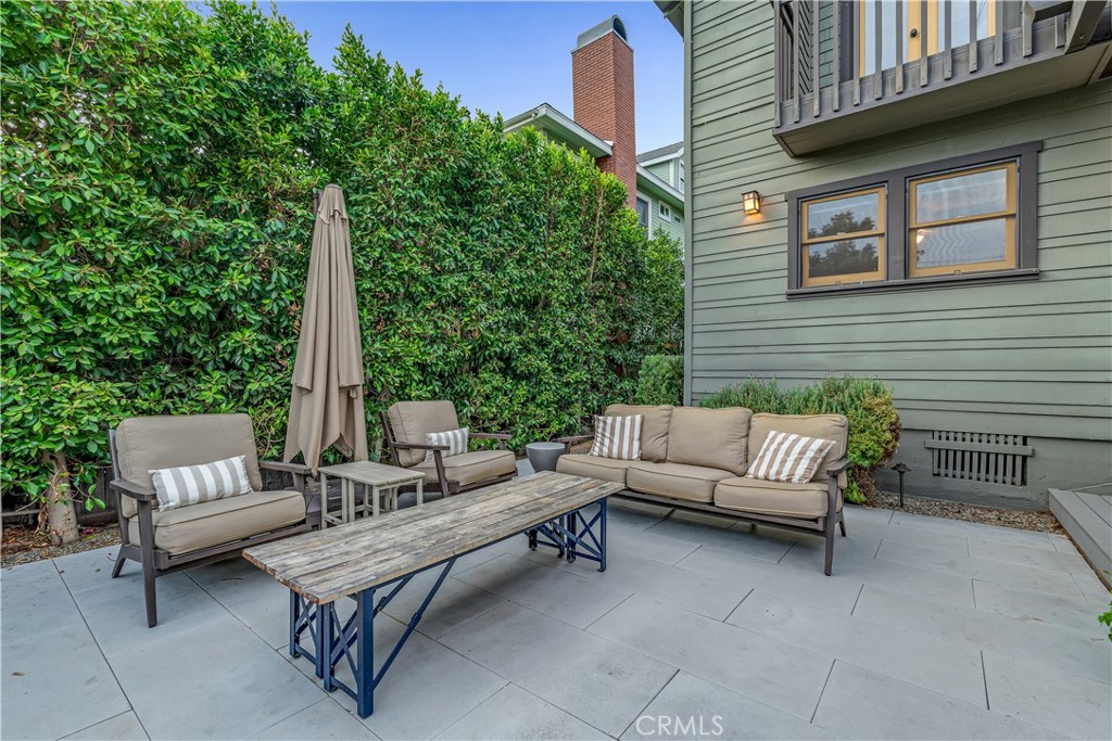 464 W 8th Street