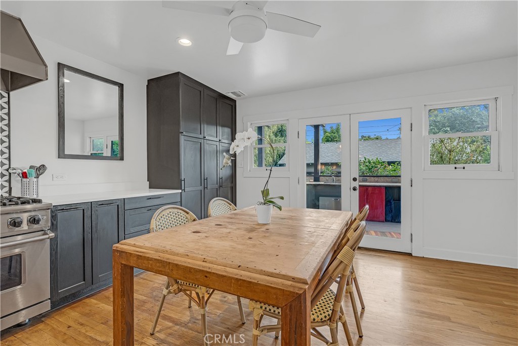 464 W 8th Street