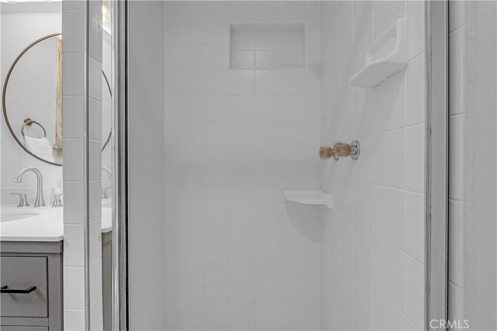 464 W 8th Street