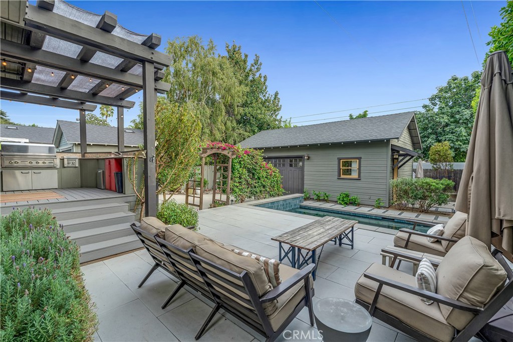 464 W 8th Street