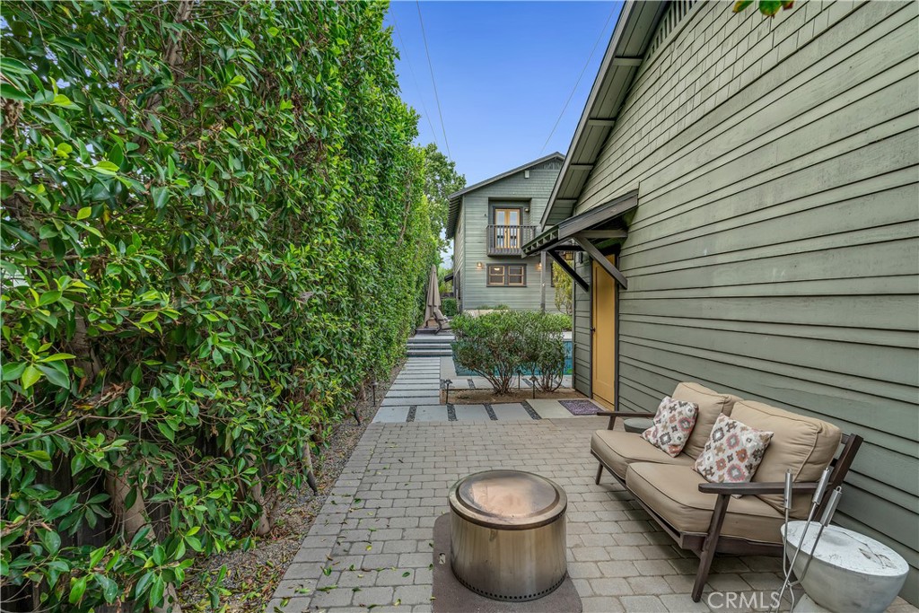 464 W 8th Street