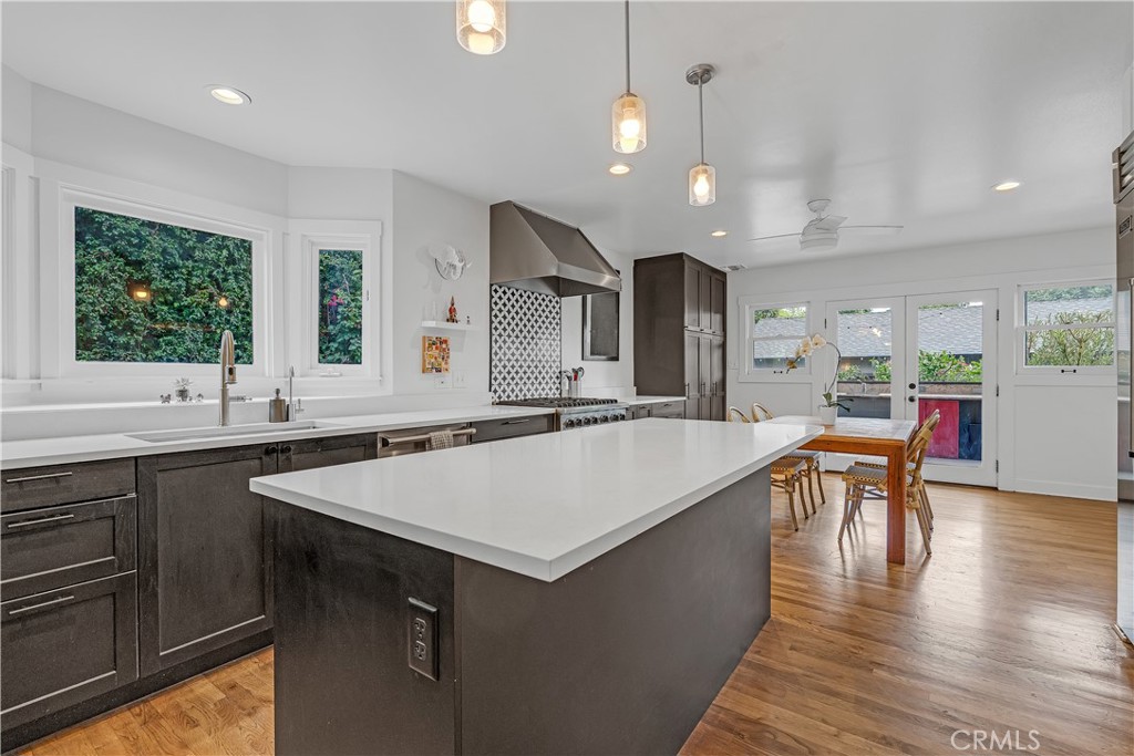464 W 8th Street