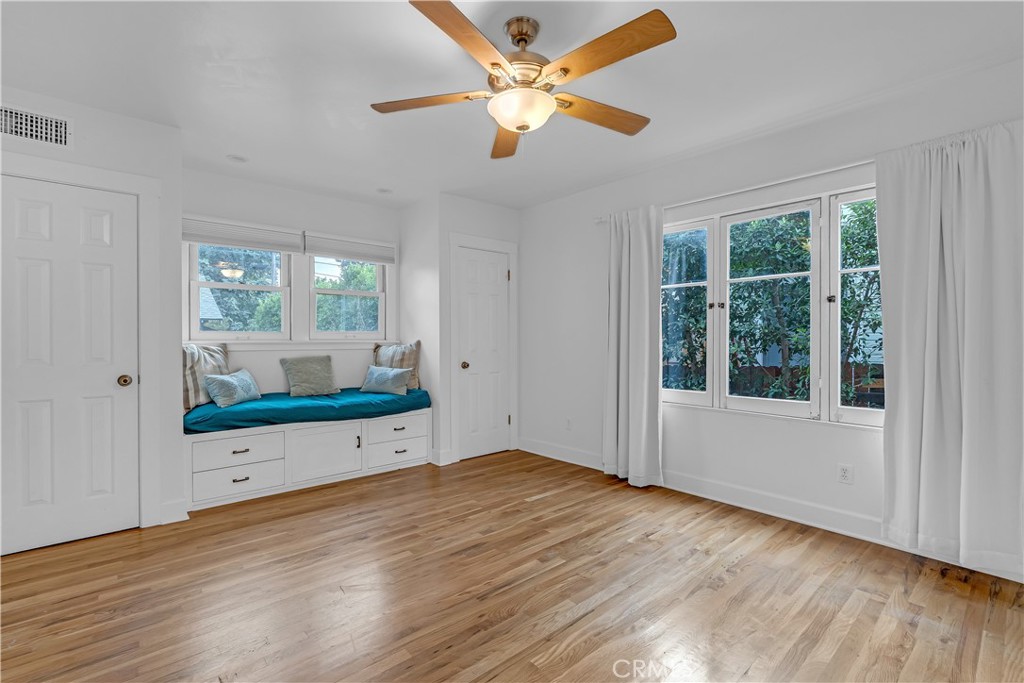 464 W 8th Street