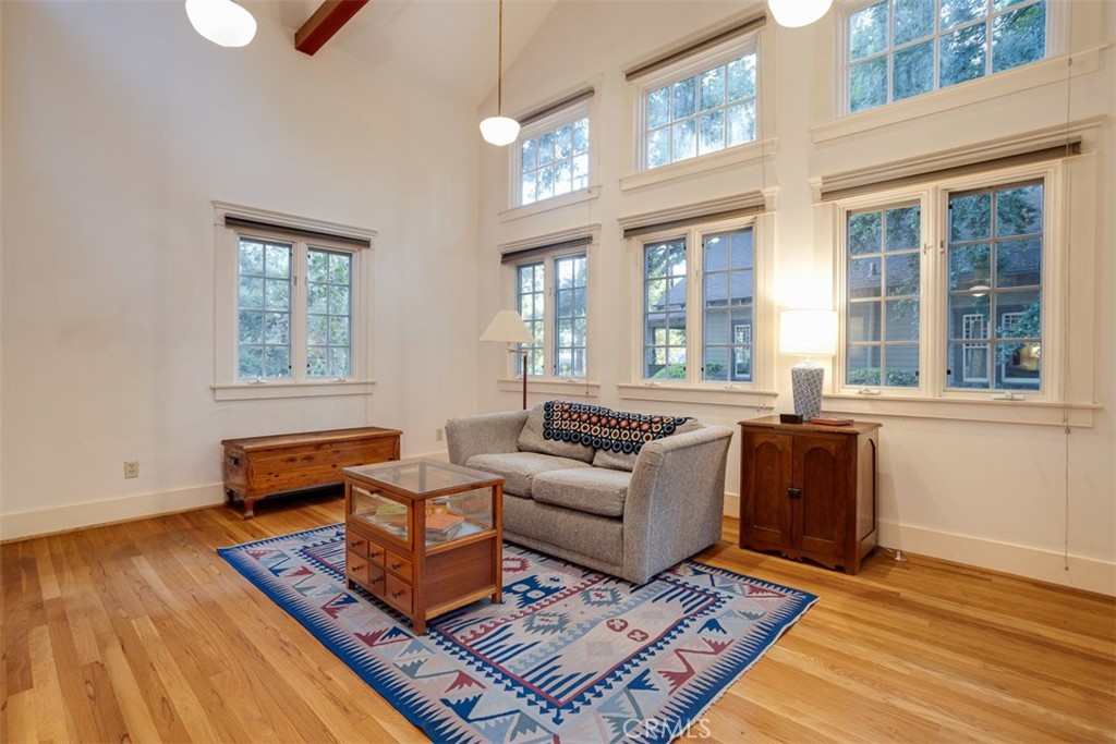357 W 10th