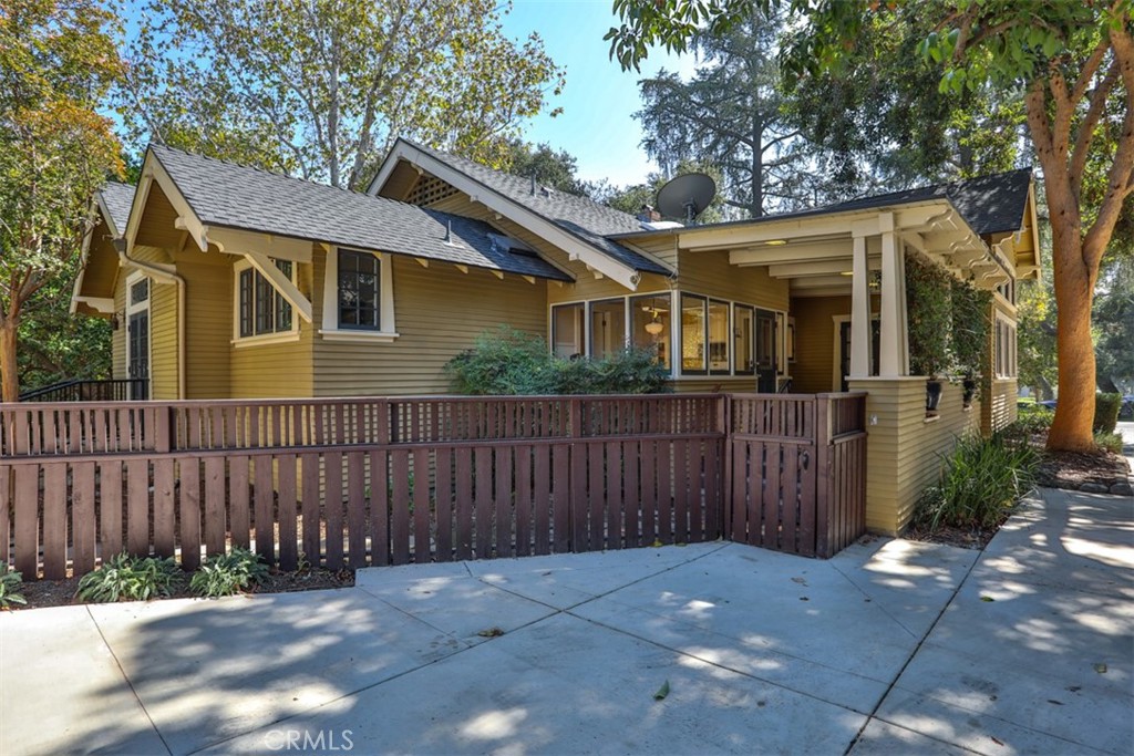 357 W 10th