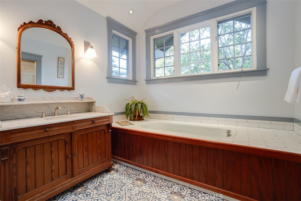 357 W 10th