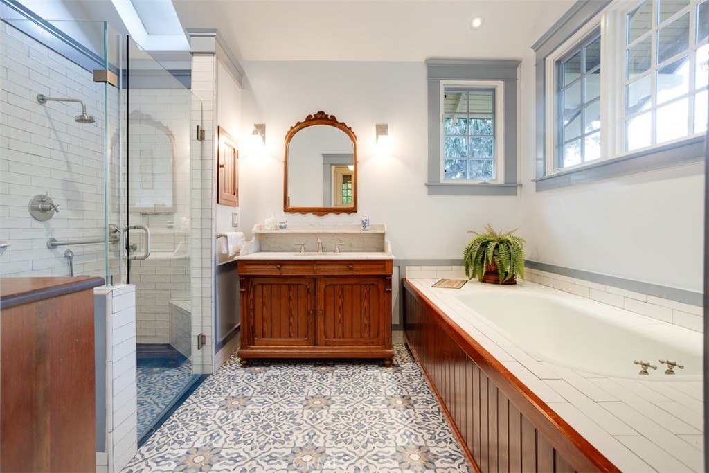 357 W 10th