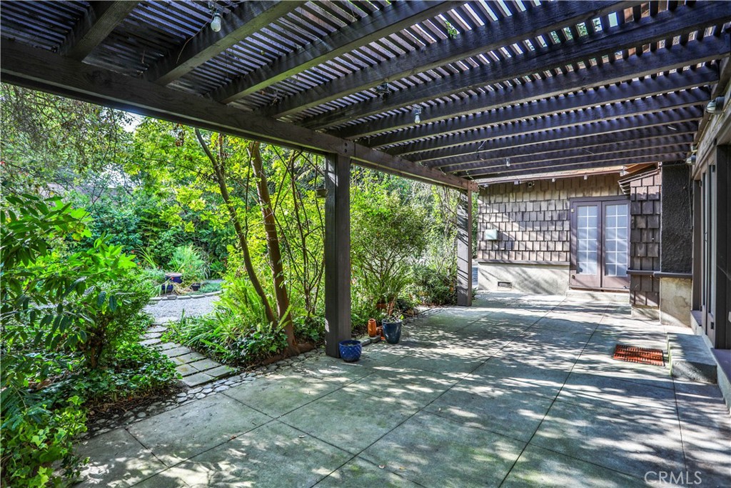845 N Indian Hill