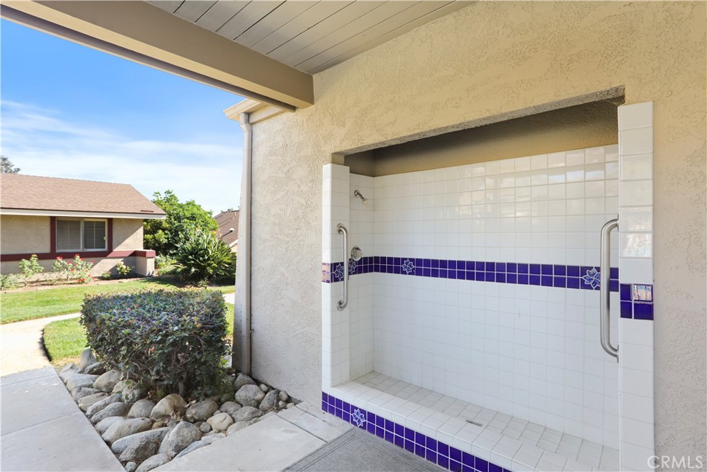 1619 Carmel Circle W