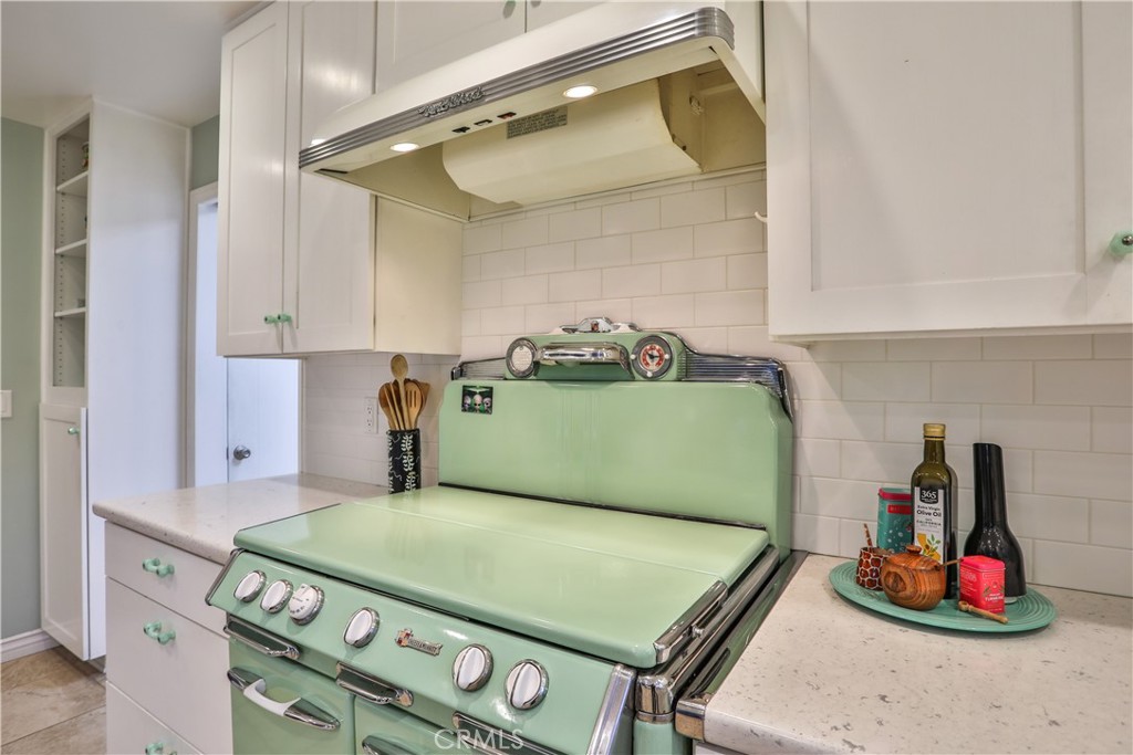 666 W 9th Street