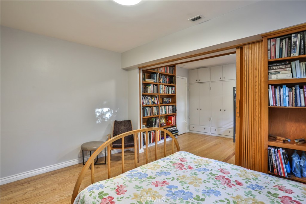 666 W 9th Street
