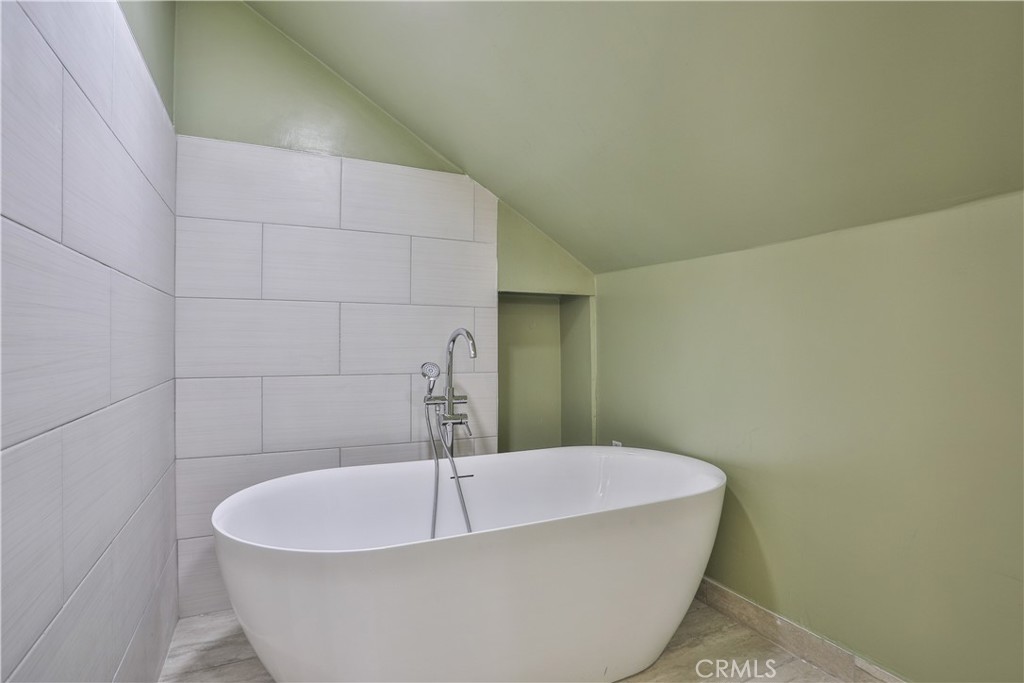 846 W 10th Street