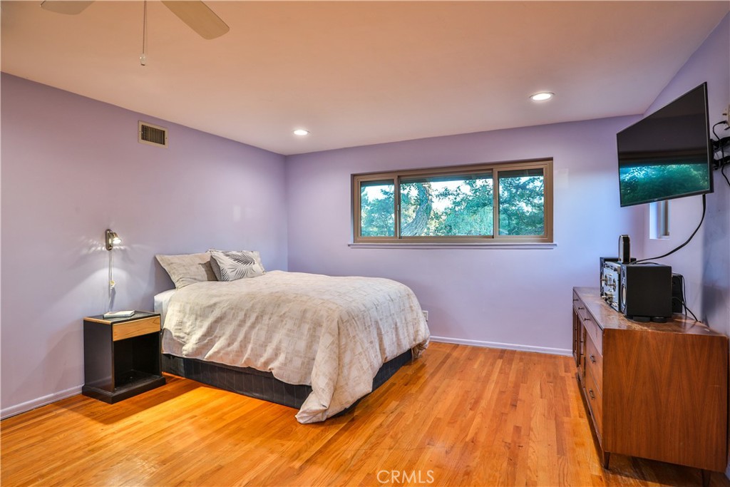 846 W 10th Street
