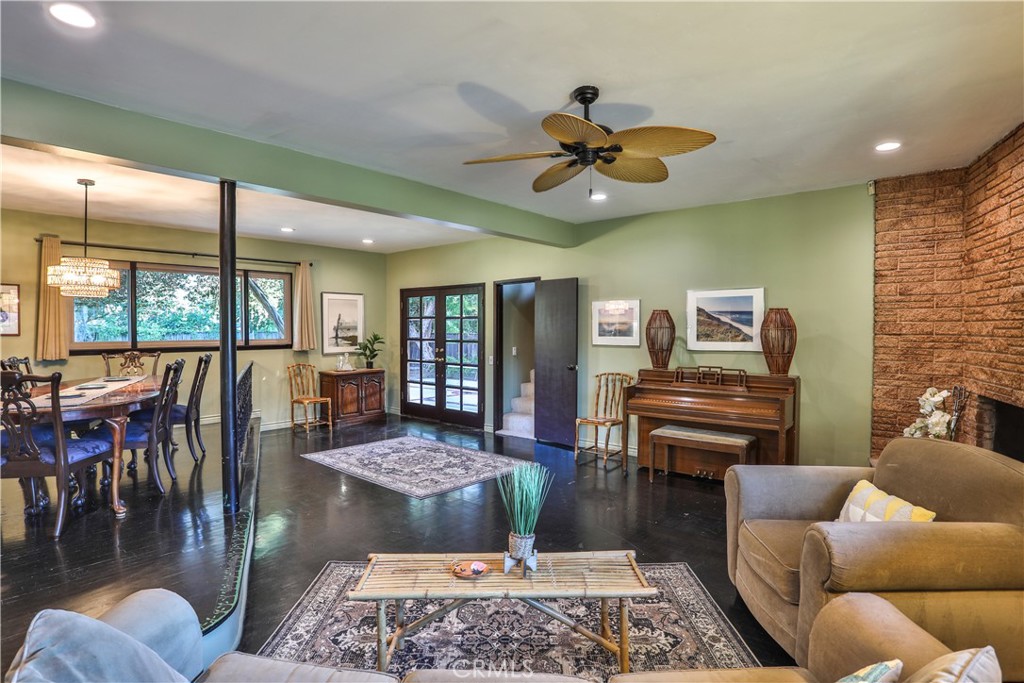 846 W 10th Street