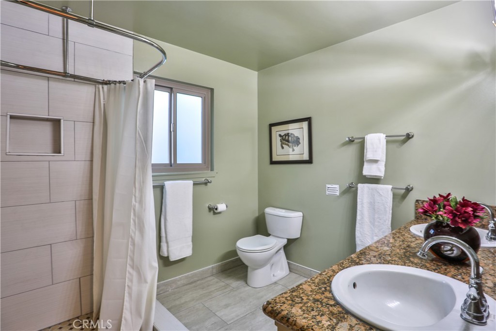 846 W 10th Street