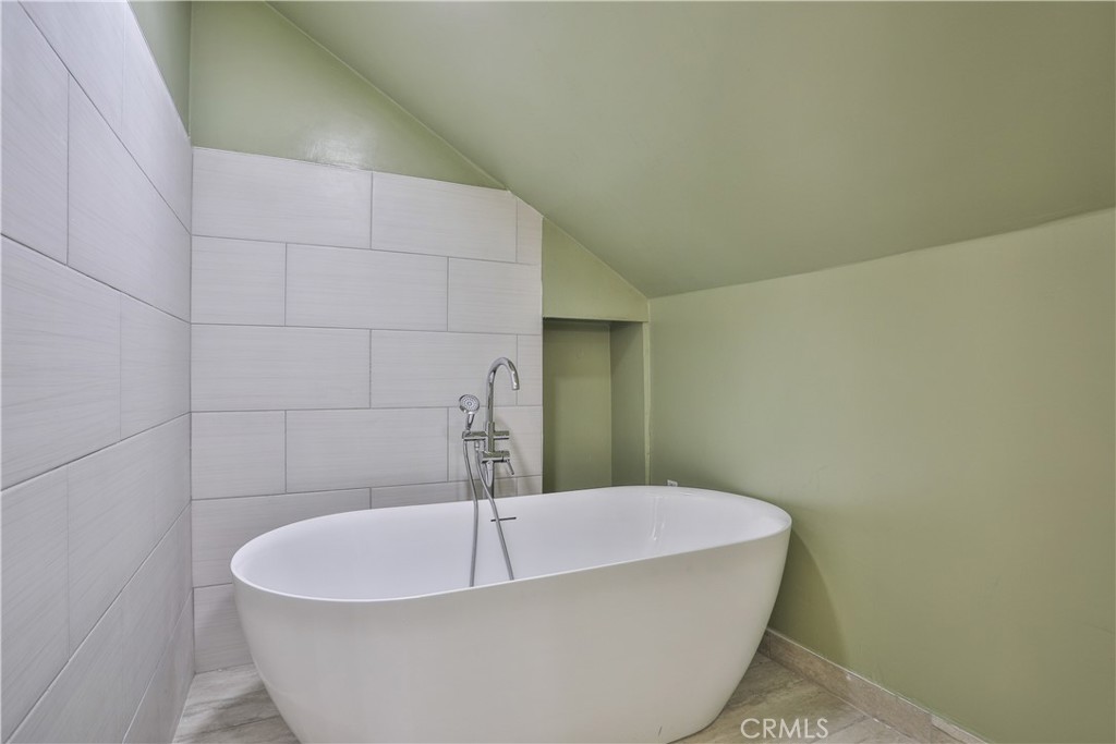 846 W 10th Street