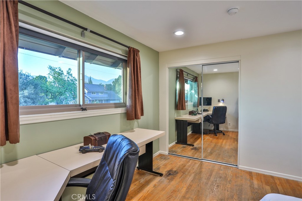 846 W 10th Street
