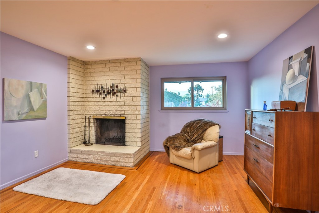 846 W 10th Street