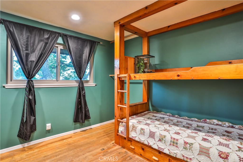 846 W 10th Street