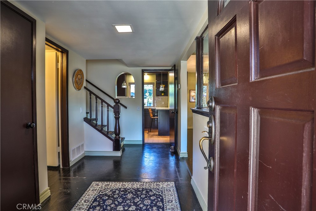 846 W 10th Street