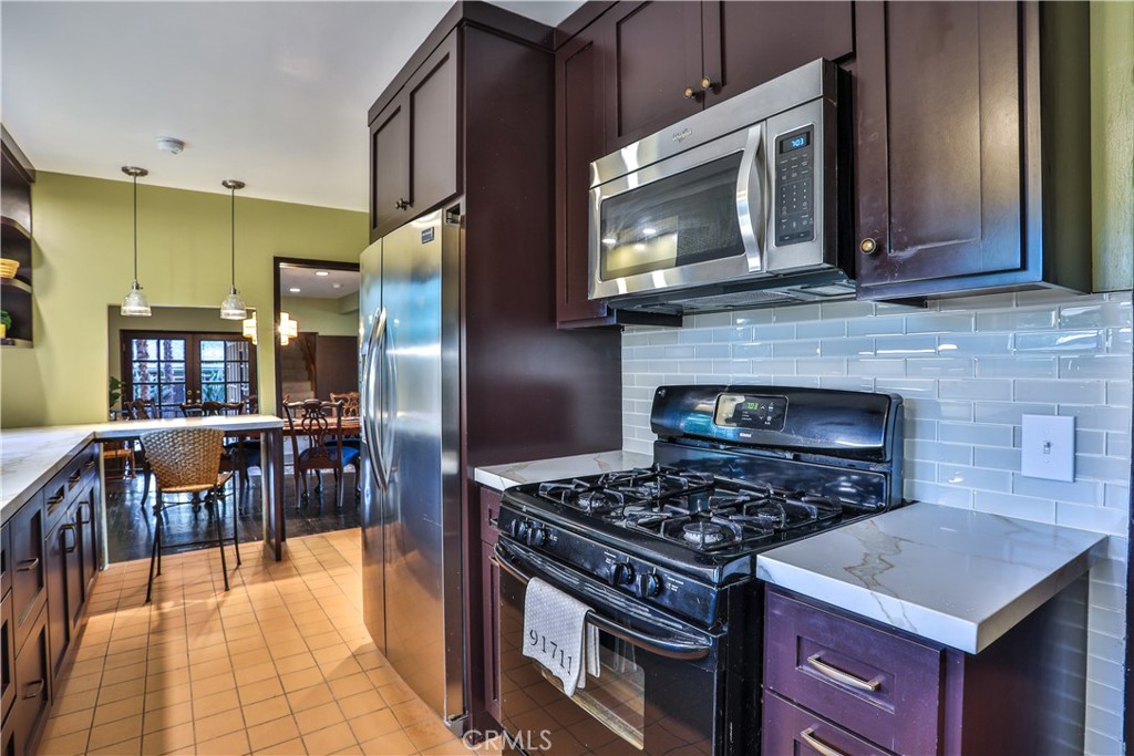 846 W 10th Street