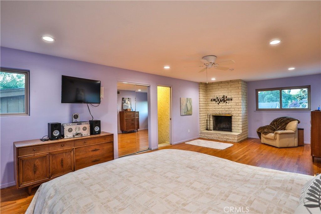 846 W 10th Street