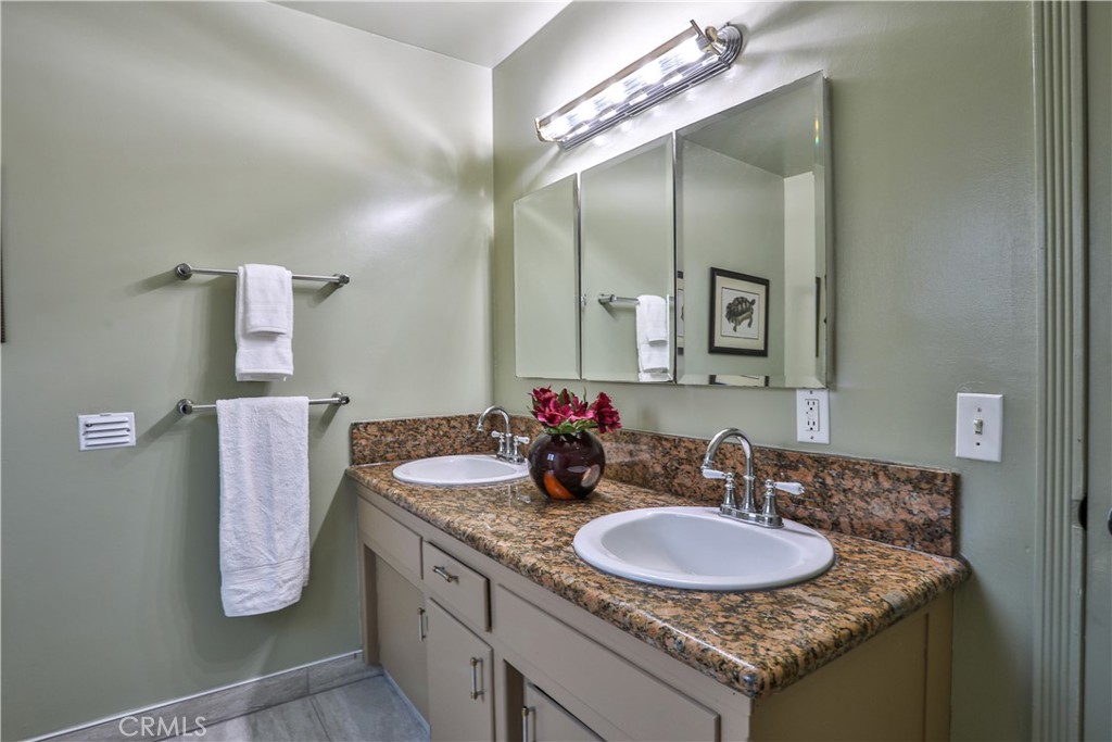 846 W 10th Street