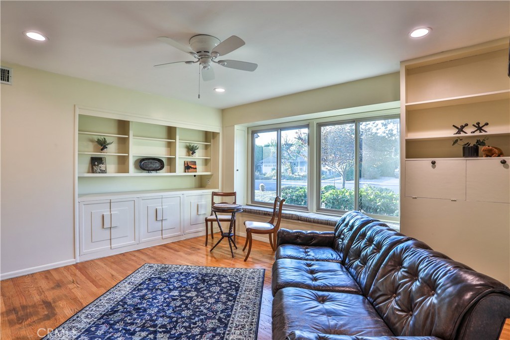 846 W 10th Street