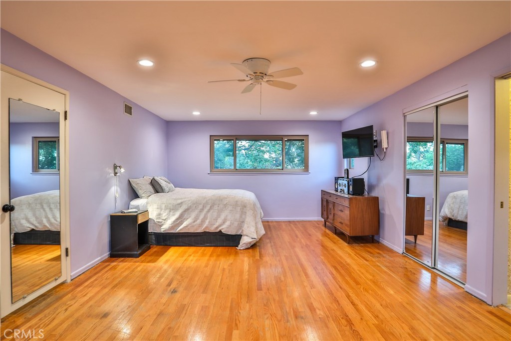 846 W 10th Street