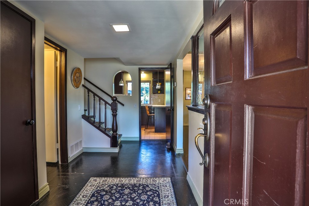 846 W 10th Street