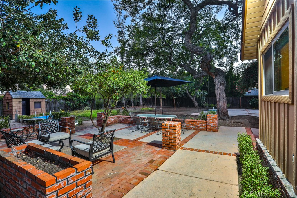 846 W 10th Street