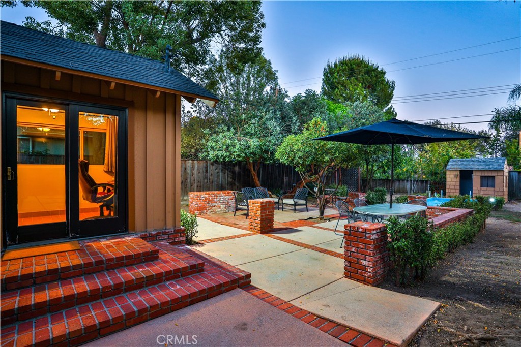 846 W 10th Street