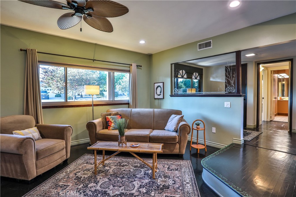 846 W 10th Street