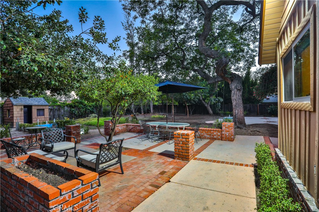846 W 10th Street