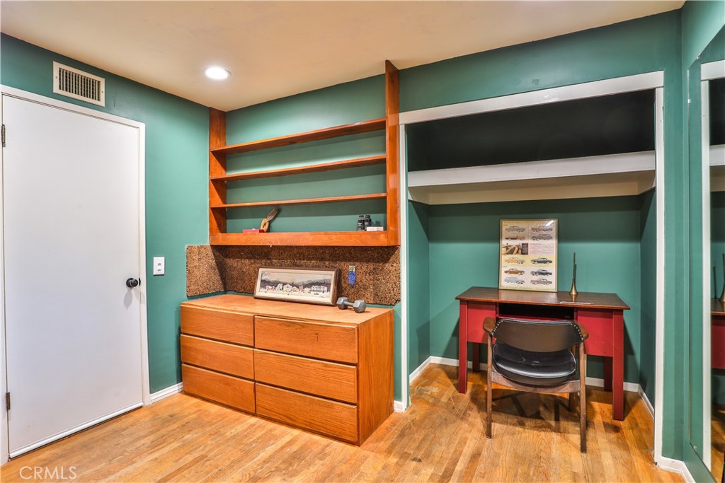 846 W 10th Street
