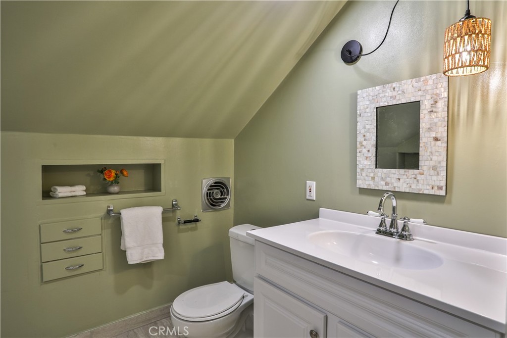 846 W 10th Street