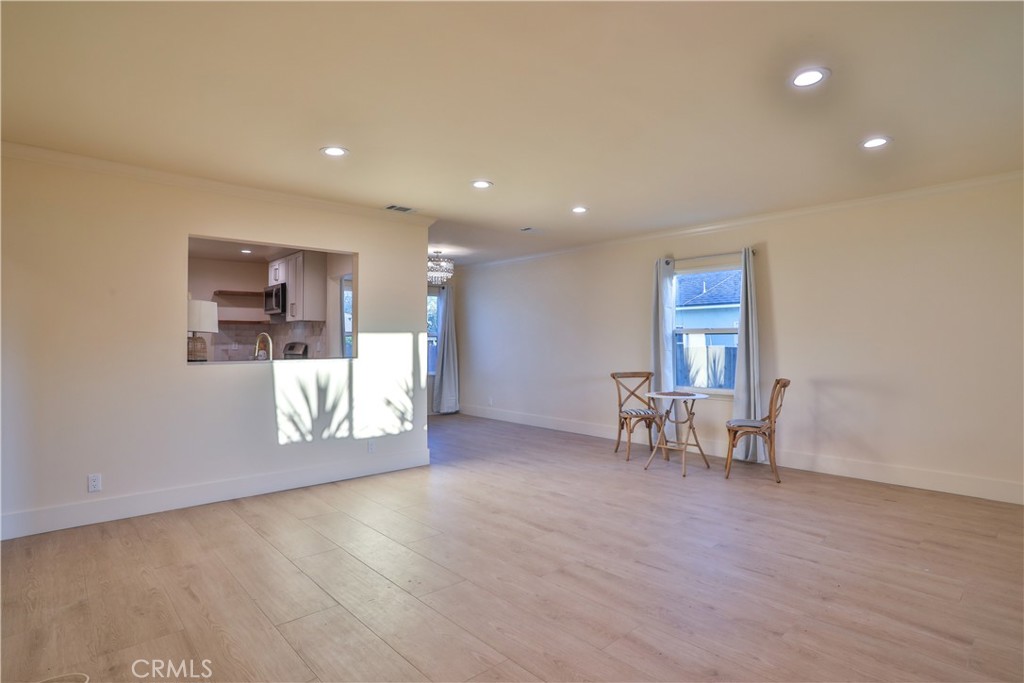 664 N 8th Avenue