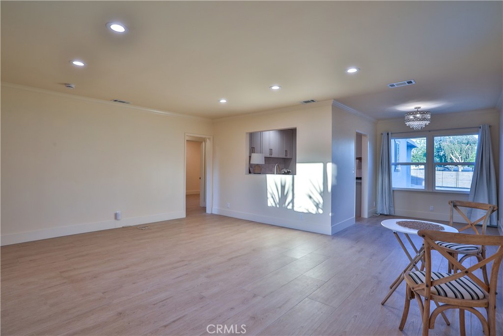 664 N 8th Avenue