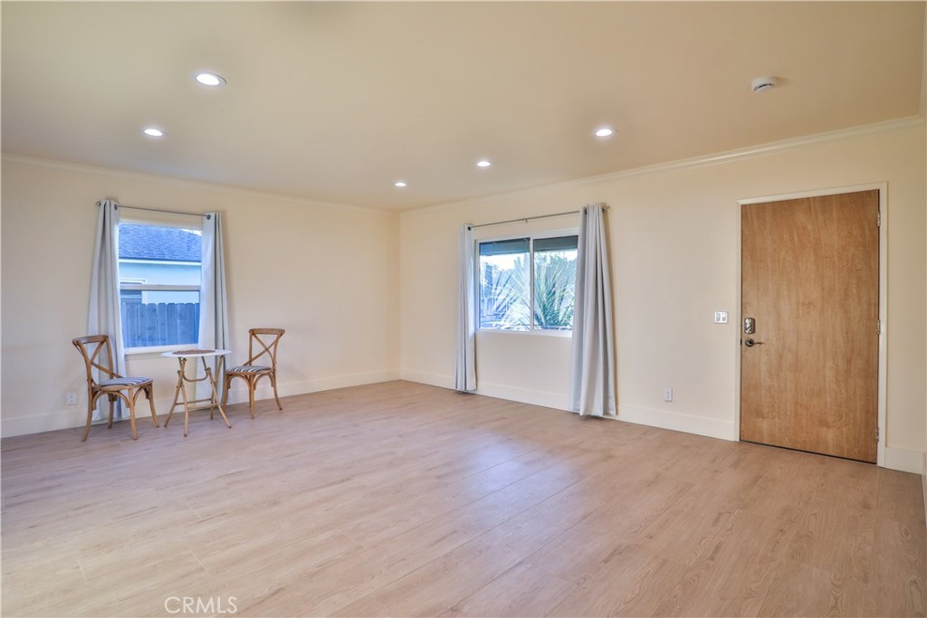 664 N 8th Avenue